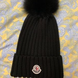 Moncler hat